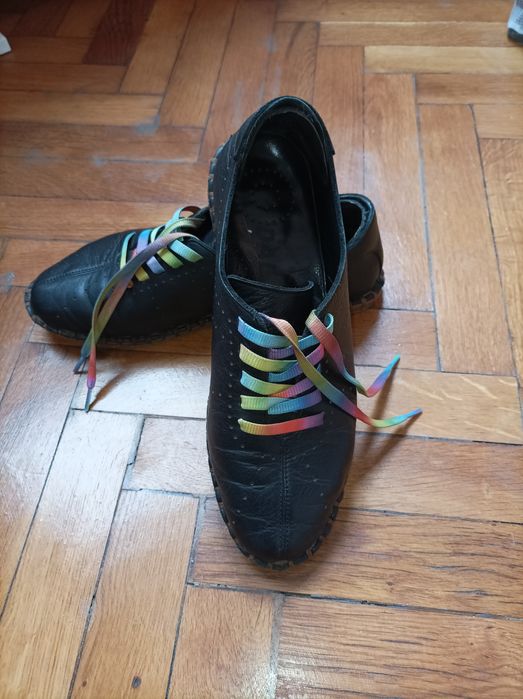 Продавам обувки и сандали естествена кожа 38 номер