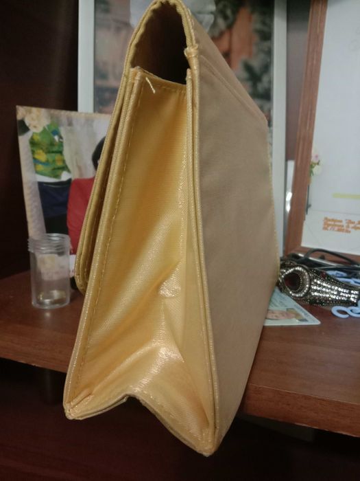 Золотой клатч без ручки