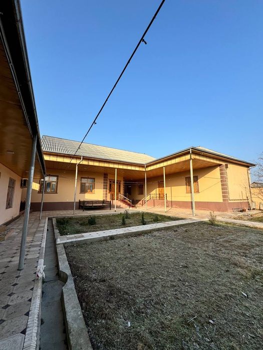 Guliston shaxar ,4 mavzeda joylashgan 10 sotix yer matdoniga ega hovli