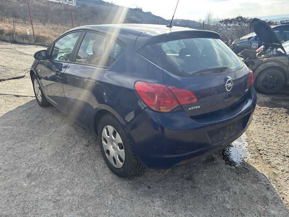 Far Opel Astra j