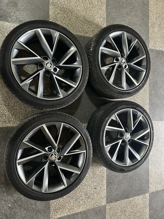 Гуми с джанти 19-ки PIRELLI  дот 0620