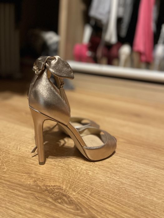 Vand sandaluta Guess auriu rose