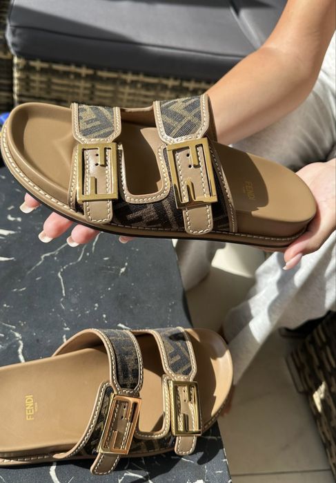 Сандали , чехли Fendi