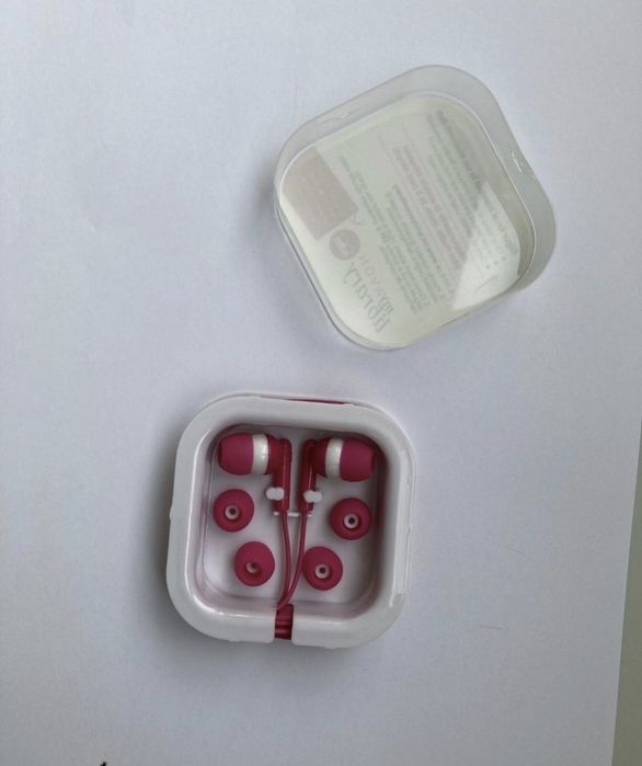 Casti negre sau roz cu auriculare din silicon si mufa jack, Avon, roz