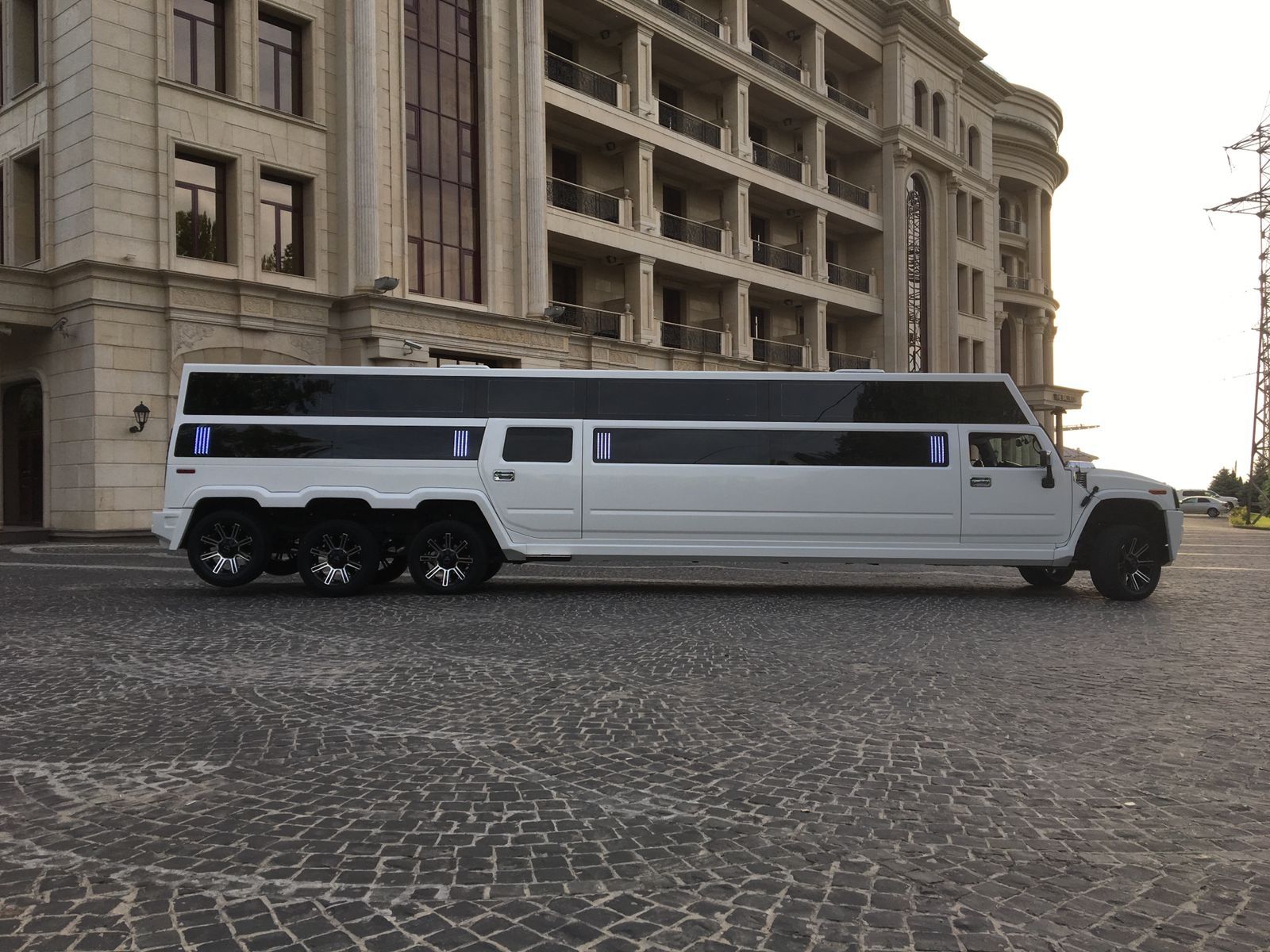 Лимузин Hummer 8 колёсный