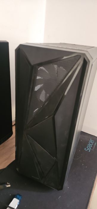 Vand carcasa pc 1stplayer f4 cu extra 3 ventilatoare