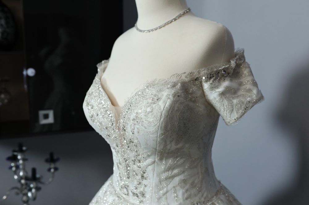 De vânzare rochie de mireasă mărimea 38 - 40, plus accesorii