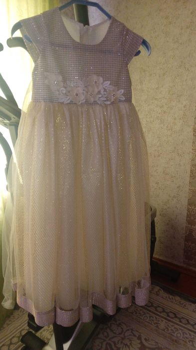 Платье на девочку 5-6 лет