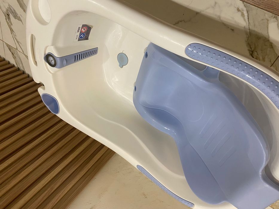 Бебешка вана със стойка и термометър