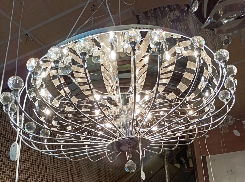 Люстра комнатная НОВАЯ