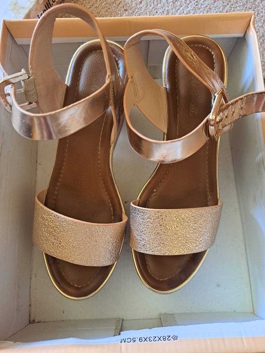 Дамски сандали на платформа