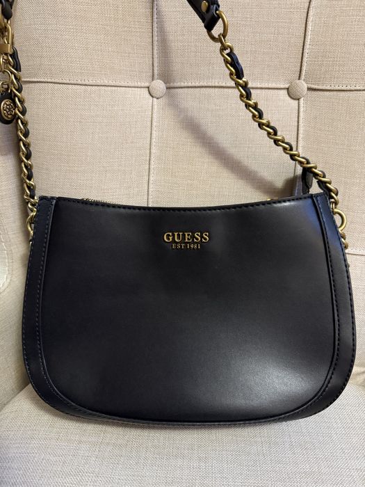 Черна чанта GUESS