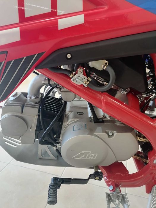 Кросов мотор 125 Кубика от серията Storm Red