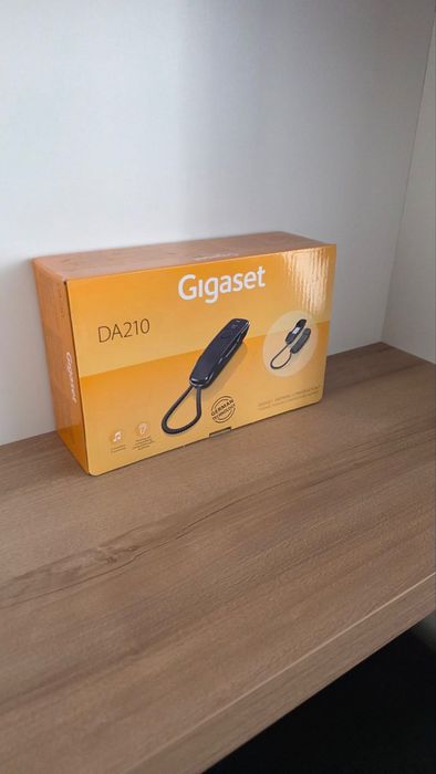 Продавам стационарни телефони Gigaset DA210 – черен и бял цвят.