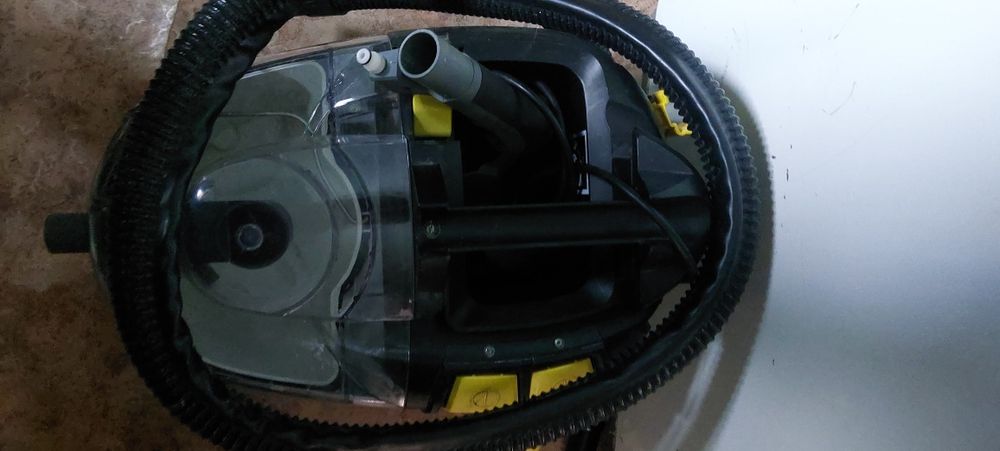 Продам моющий пылесос Karcher Puzzi 8/1c