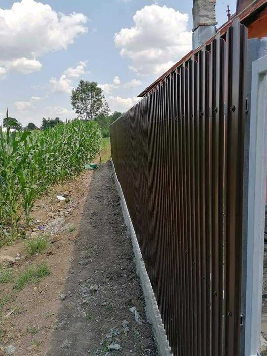 Garduri si porti din panou stil jaluzele, sipca metalica, plasa si BCA