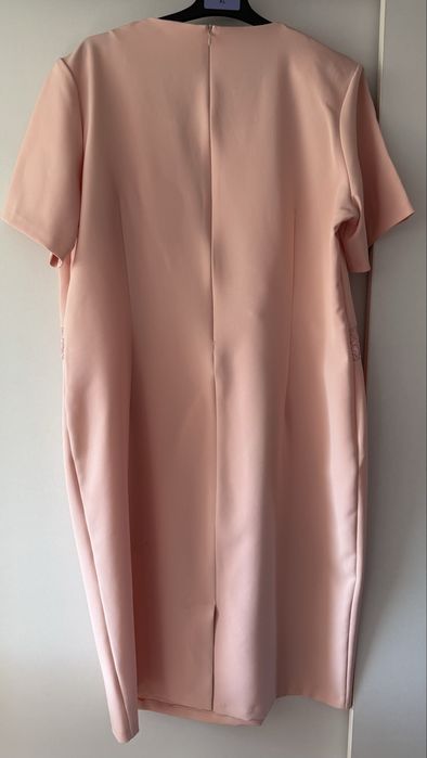 Vand rochie eleganta pentru diferite ocazii