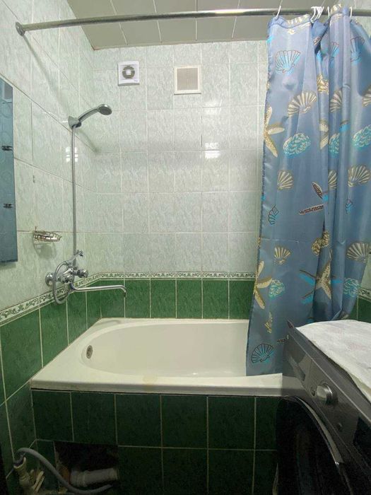 Продаётся 1/2/5 ТТЗ Ахмад Югнаки среднее состояние 38м2 Балкон 2х3