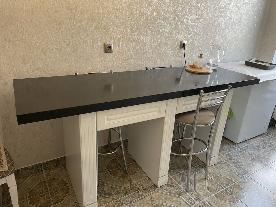 Продам кухонный стол