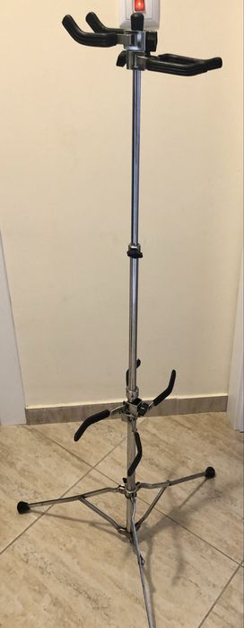 Сгъваема метална стойка за китари