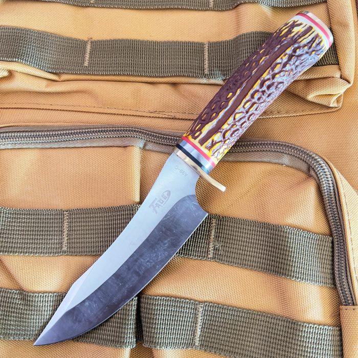 Ловен нож с рогова дръжка+кания за носене на колан мега здрав и остър