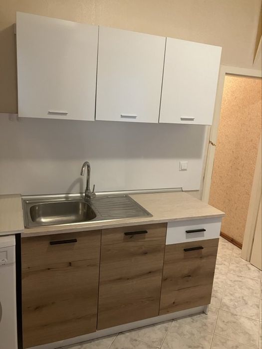 Продавам кухненско