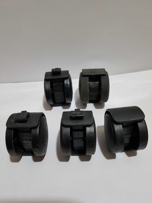 БУ различного размера ролики от мебели чемоданов и сумок