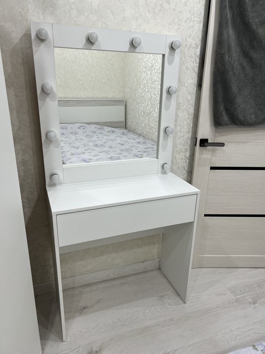 гримерный столик с подсветкой