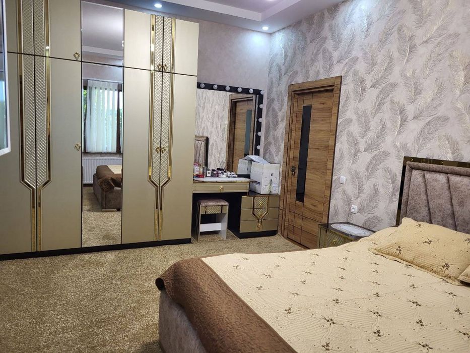 Zamonaviy yotoqxona mebel komplekti (to‘liq set) sotiladi