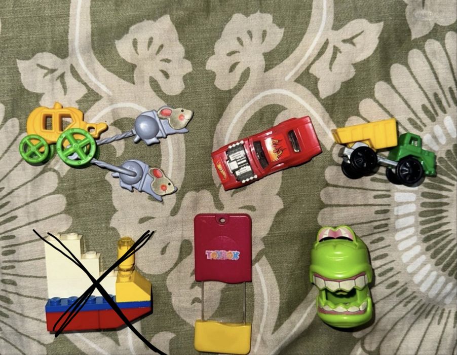 Киндер игрушки.