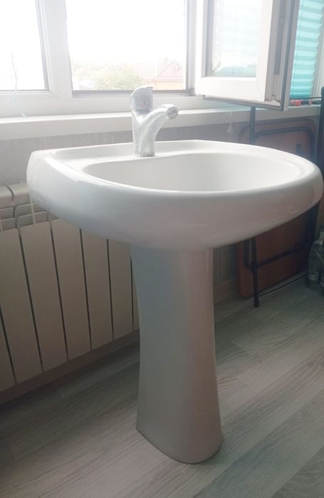 Продам раковину со шкафом