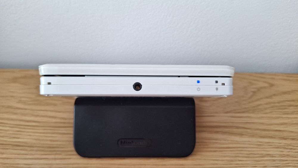 Nintendo 3DS,  Modat, 1500 jocuri, 20-în-1, gata de joacă + Online