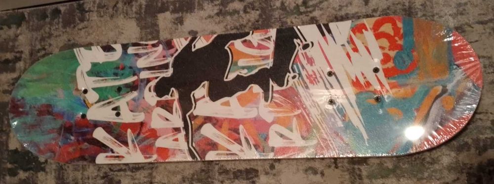Skateboard placa noua, model graffiti in plasticul protector