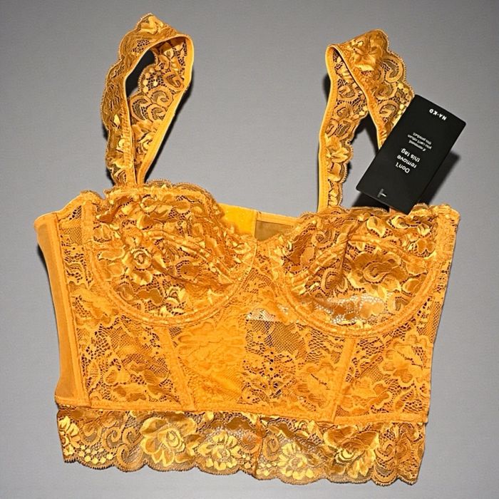 Нов дантелен корсет NA-KD