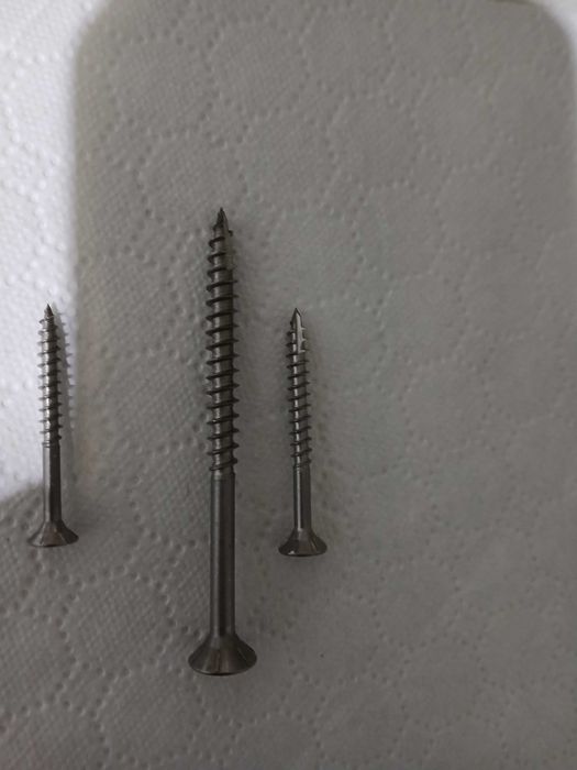 Suruburi autofiletante pentru lemn diferite dimensiuni si conectori