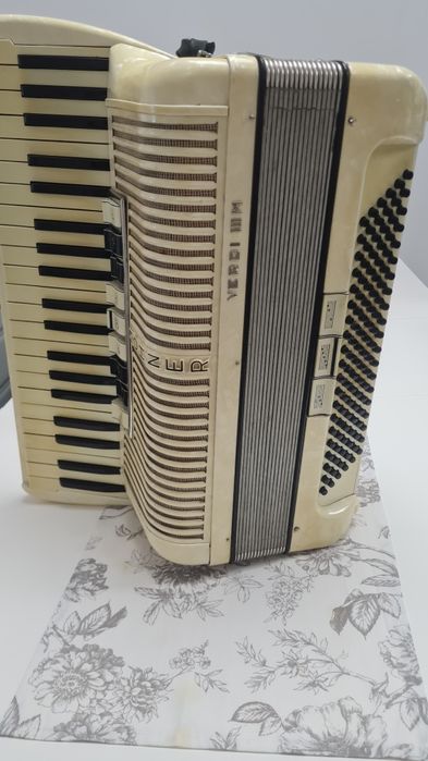 Acordeon Firotti italian 96bași 11 registre Hohner 120