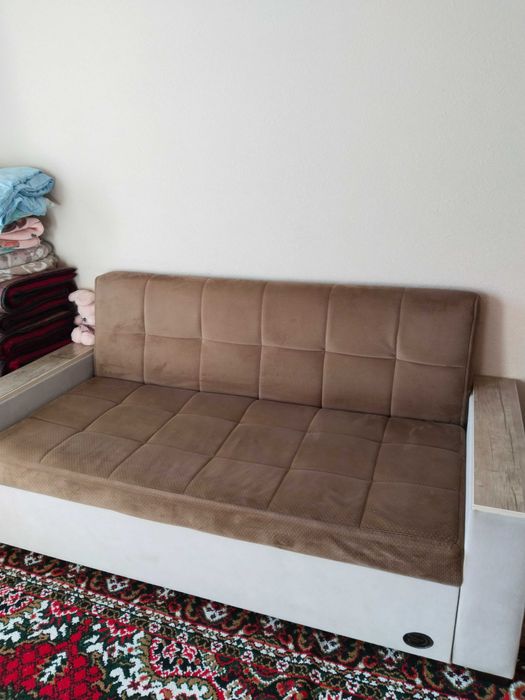 Диван раздвижной в очень хорошем состоянии