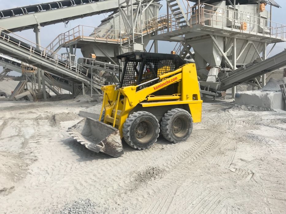 Бобкат под наем.Заравняване,вертикални планировки,обратни насипи.