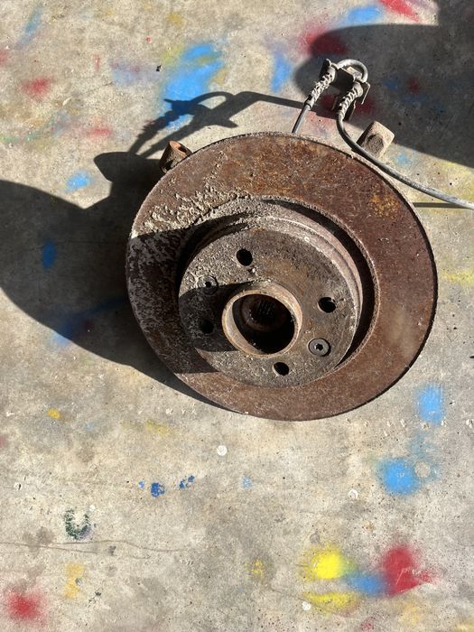 Vand fuzeta stanga fata Dacia Sandero 1.4 benzina 2004-2010