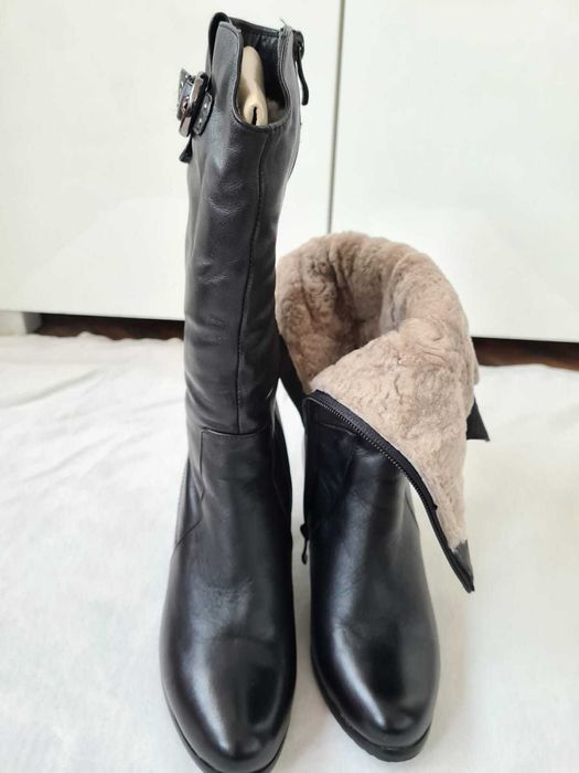 Продам женские сапожки