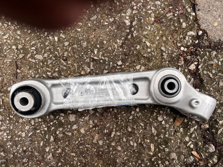 Долен ляв носач за БМВ G30/G31/G38