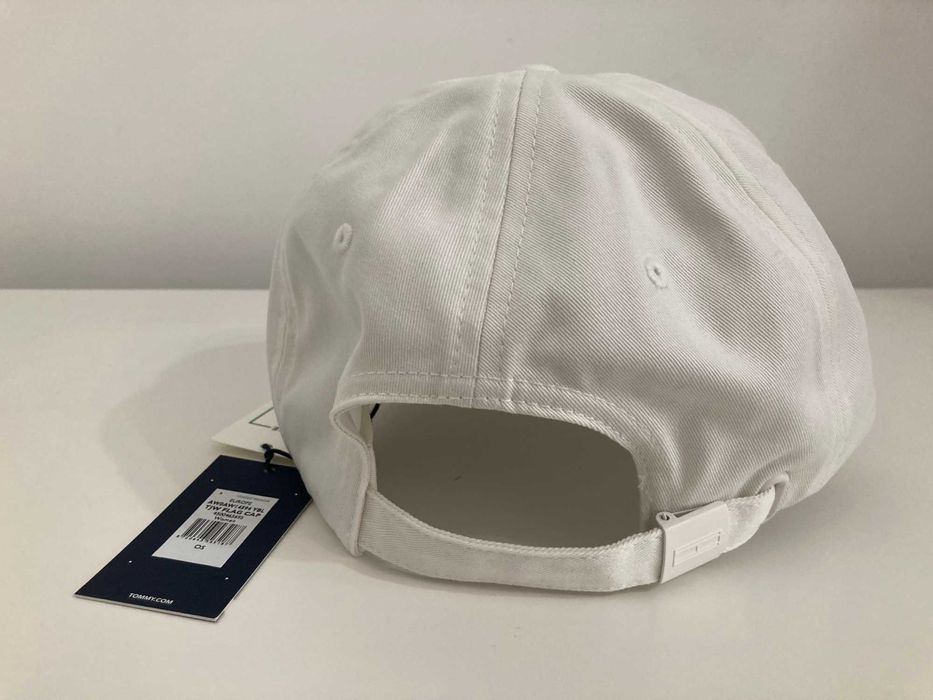 Шапки на Diesel, Tommy Jeans