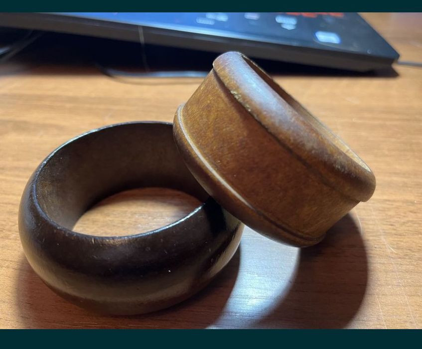 Браслеты из натурального дерева.