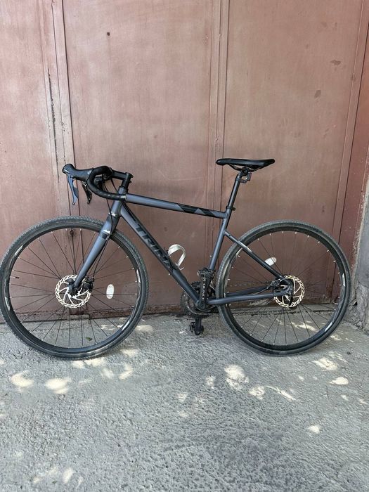 TRINX CLIMBER 2.3 Gravel bike
