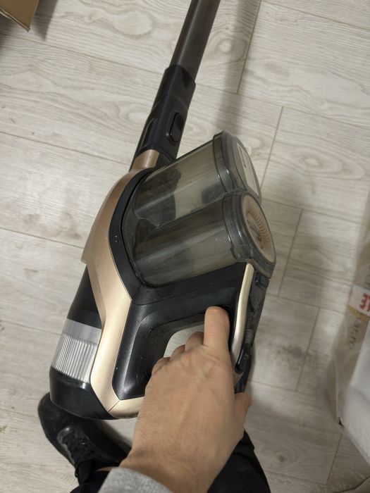 Aspirator vertical PHILIPS SpeedPro Max 25.2V defect, 75 min,perie led