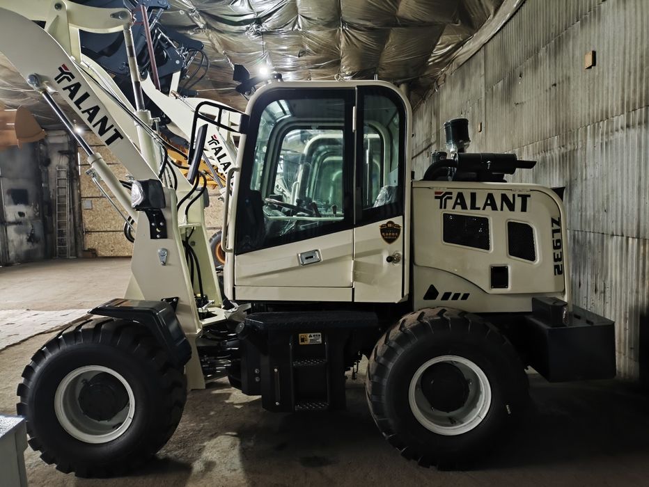 В продаже фронтальные погрузчики