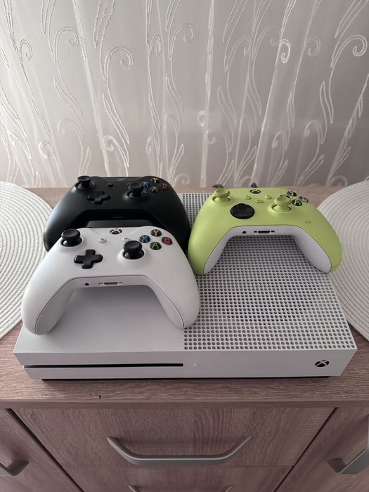 Vand consola Xbox One S