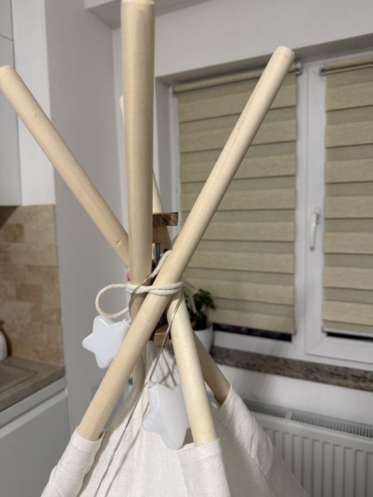 Cort teepee bej cu roz