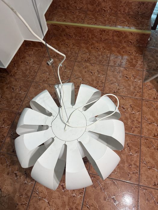 Candelabru de bucatarie alb