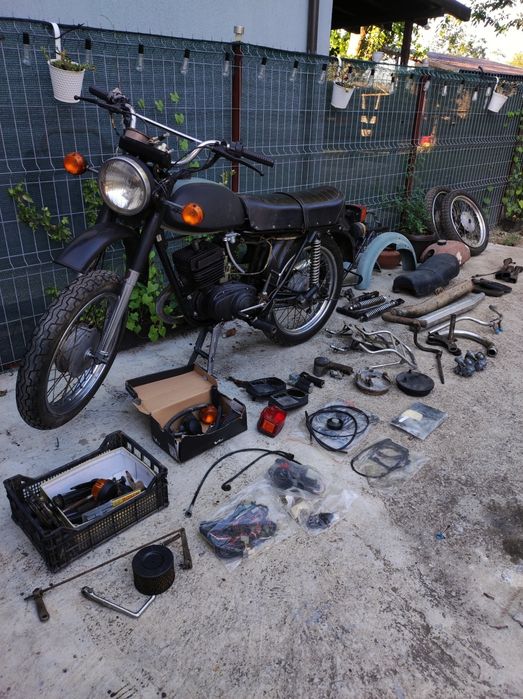 Motocicleta Minsk 125 și piese pentru încă unul